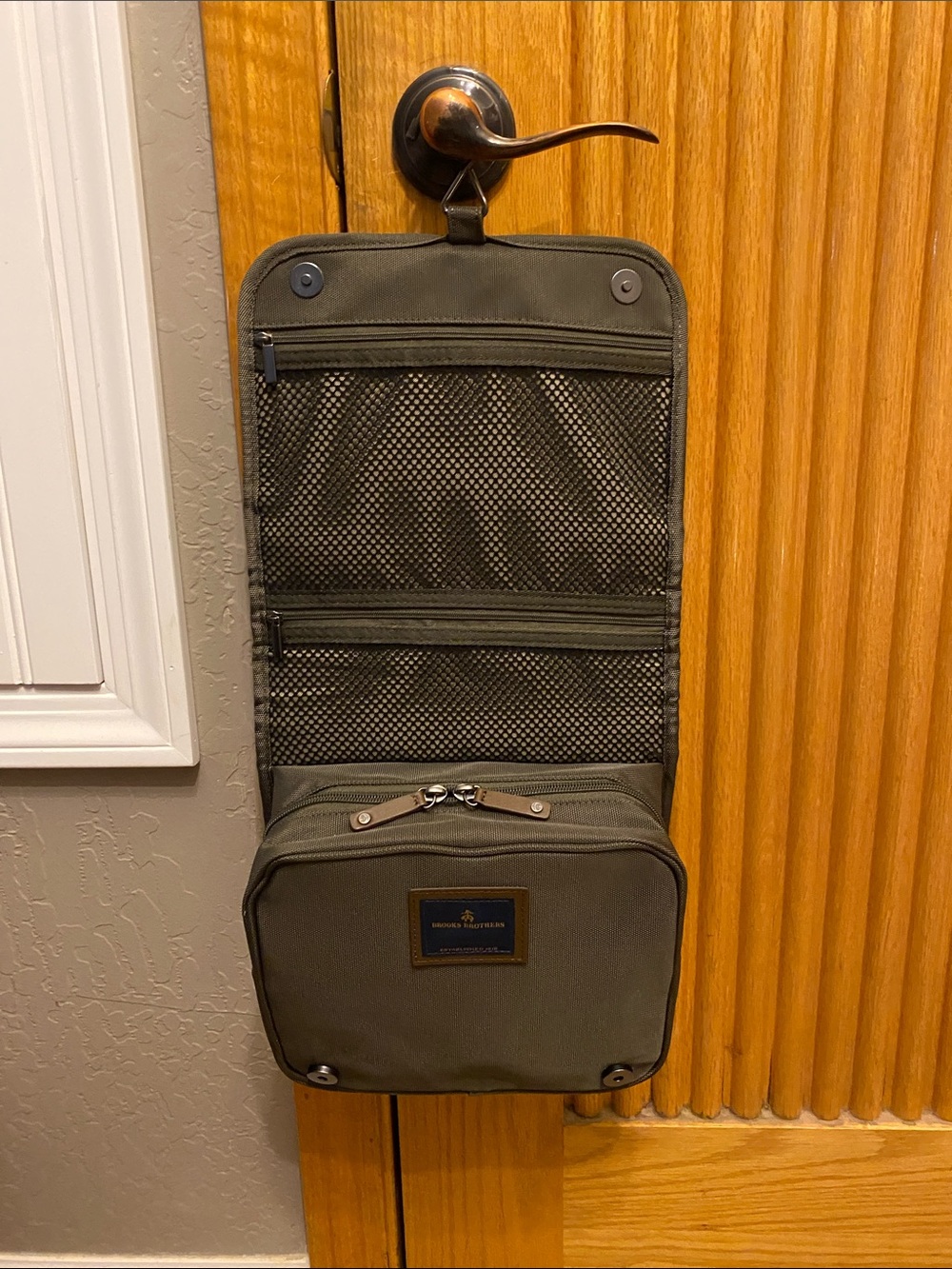 BNWNT Brooks Brothers Hanging Toiletry Kit – Olive Green Travel Organizer